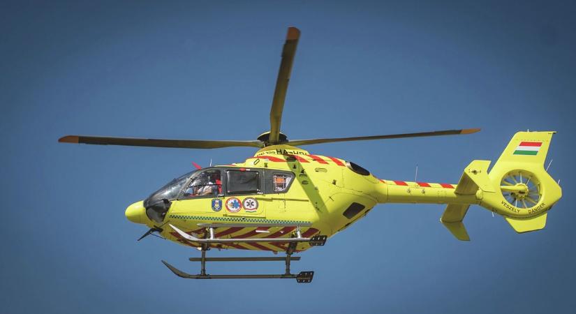 Összeütközött három autó Szombathelyen, mentőhelikopter is érkezett a helyszínre