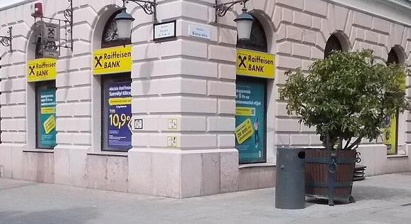 A Raiffeisen Bank profitja kilőtt az első félévben, hála a bankadónak