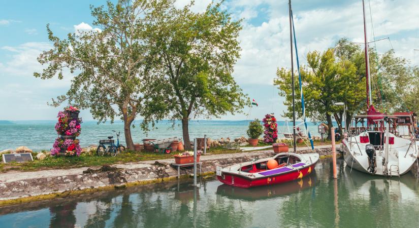 Strandolnál a Balatonban, de nem akarsz fizetni? Íme, a legjobb ingyenes fürdőhelyek listája!