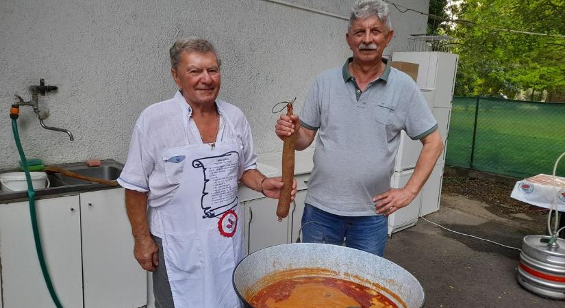 Ezért került pálinka, halászlé és torta a csabai kolbász mellé