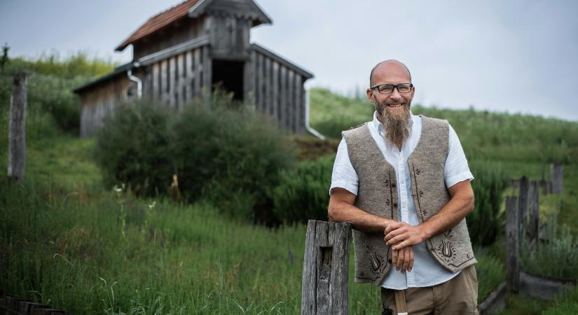 Dr. Pottyondy Ákos: „Nem nevezném magam füvesembernek, mert ők afféle bölcs öregek… én inkább „kertember” vagyok”