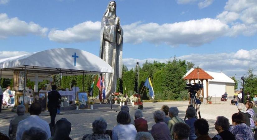 Szentmise és körmenet a hercegszántói kegyhelyen