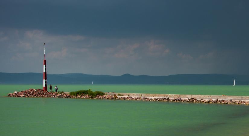 Ha ezt a viharjelzést látod a Balatonon, azonnal menj ki a vízből