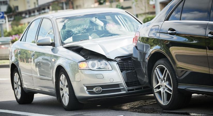 A miskolci József Attila úton dugó: baleset történt