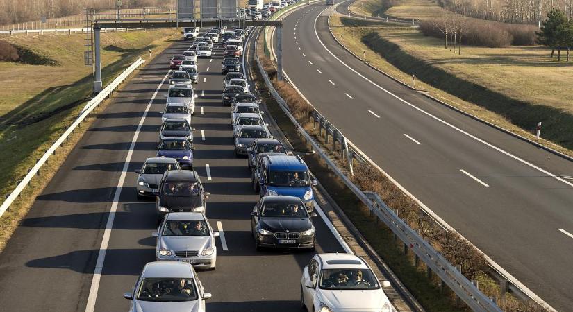 Sok baleset történt, óriási dugók alakultak ki az M7-esen, az M1-esen és a 7-es főúton is