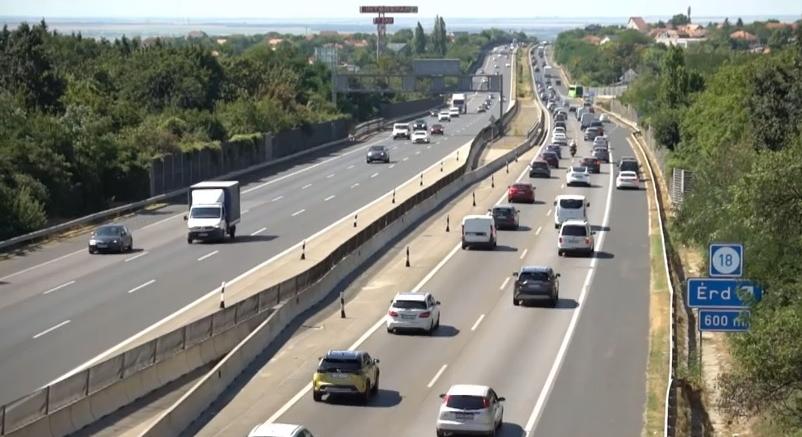 A hétvégén és hét elején ismét rendkívüli meleg lesz országszerte, így egyre többen utaznak a Balatonhoz  videó