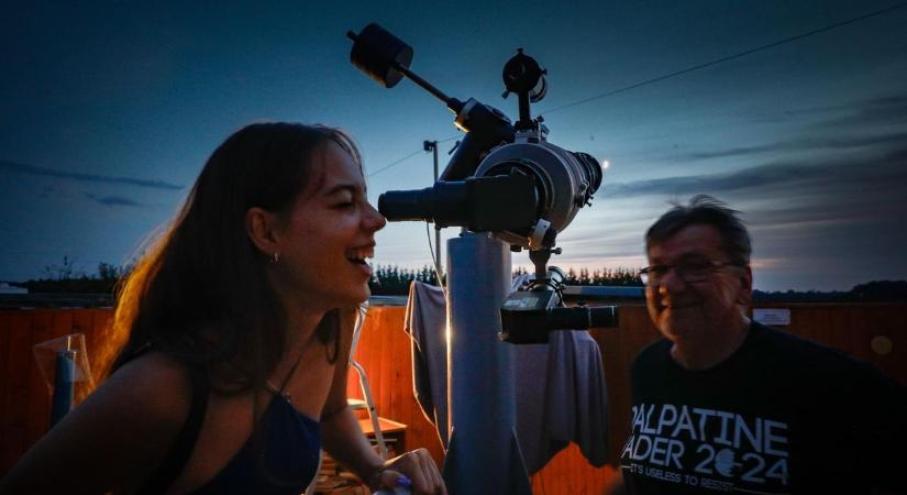 A Perseidák meteorraj érkezését figyelték meg tegnap este Hegyhátsálon