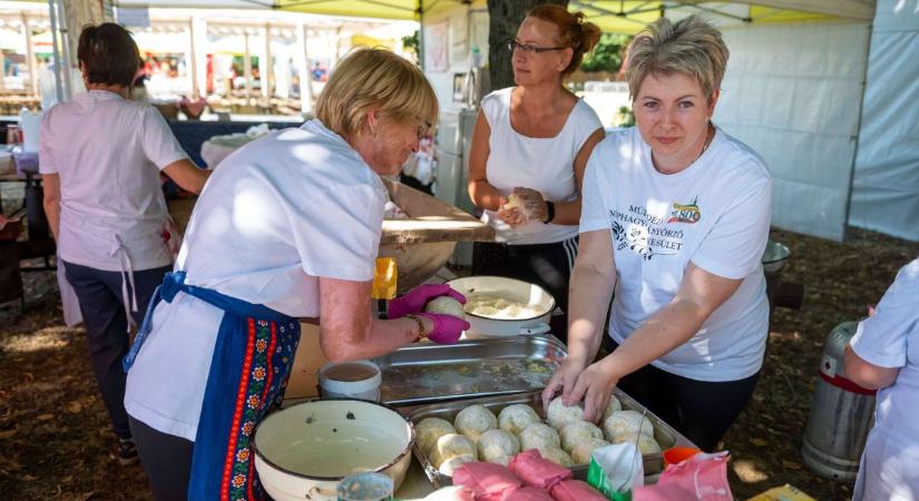 Közel kétezer-négyszáz nagygönc készült a IV. Érsekvadkerti Nagygönc-Fesztiválon (fotók)