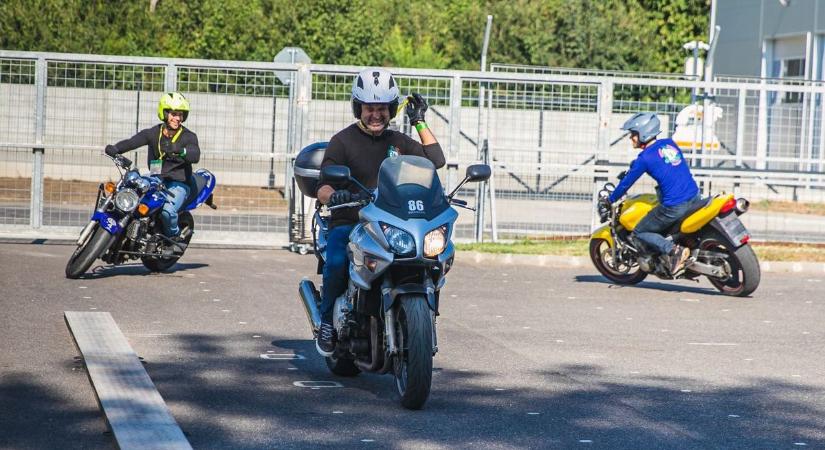 Profik segítségével sajátíthatták el a motorozás fortélyait a debreceniek