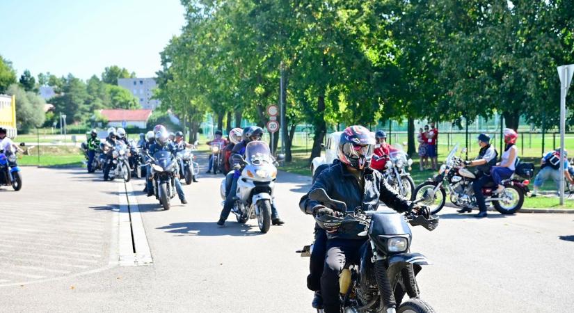 A balesetek áldozataira emlékeztek a motorosok