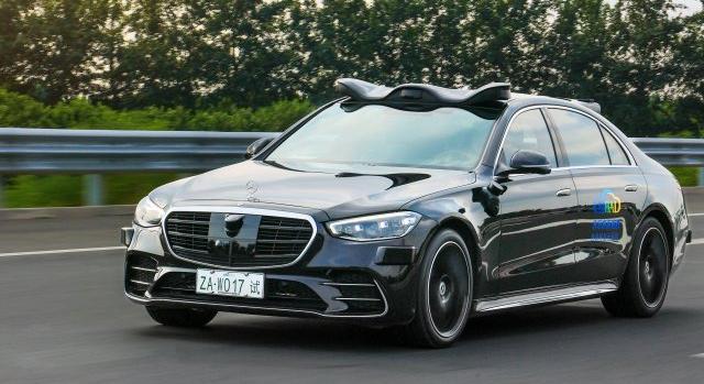 Egyetlen lépésre van a Mercedes-Benz a teljes önvezetéstől