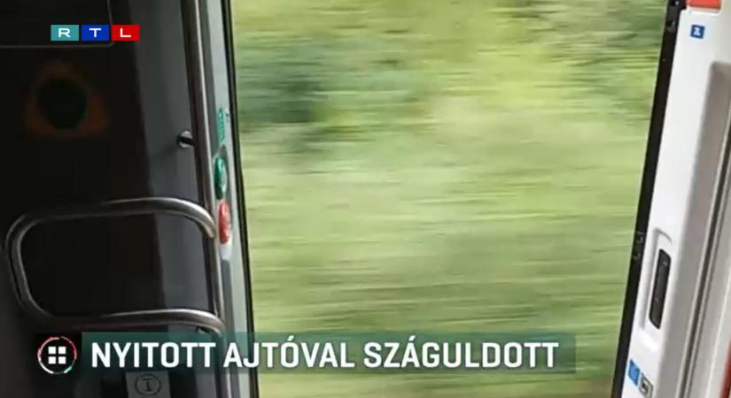 Nyitott ajtóval, 100 kilométer/órával robogott a Bakony InterCity