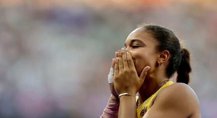 Jézust dicsőítve dalra fakadt az olimpiai bajnok a sajtótájékoztatón  videó