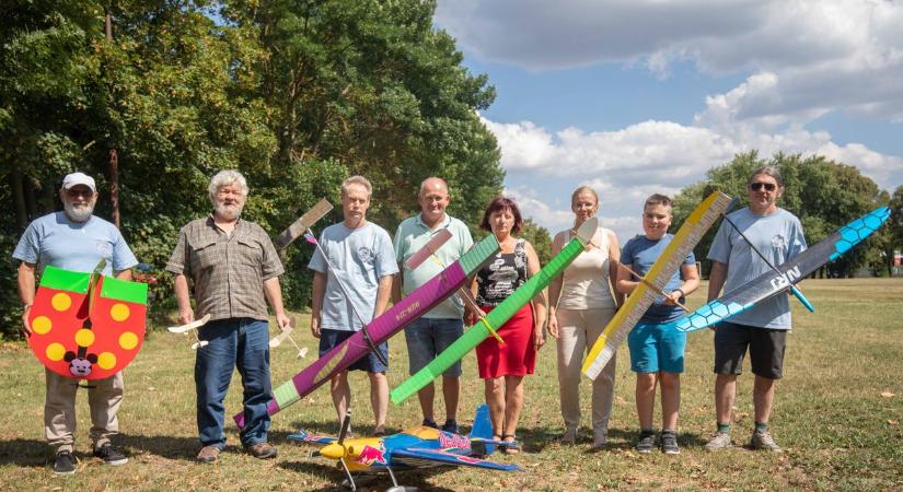 Szabadon repülni – termik, leáramlás, szalagvadászat, vitorlázás. Na meg komoly múlt