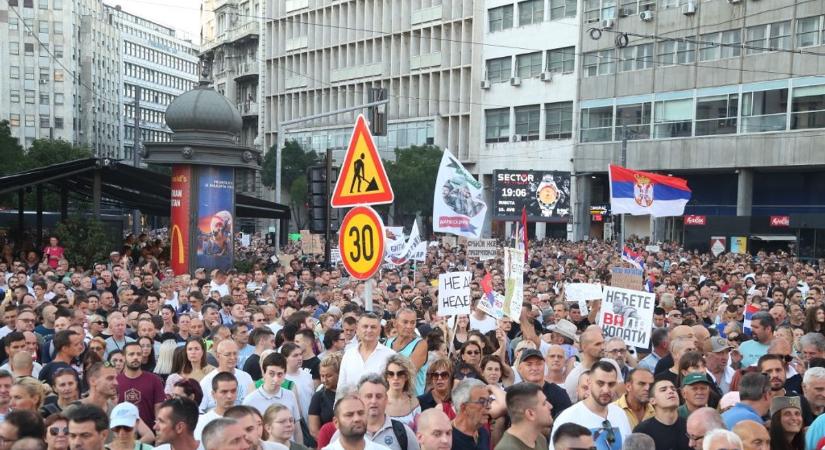 Magyarország szomszédjában rendkívüli egyeztetést hívott össze az elnök a tüntetések miatt  videó