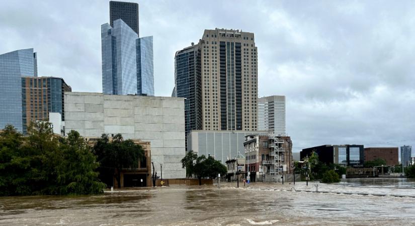 Súlyos áradásokat okozott az Egyesült Államok keleti partvidékén a Debby hurrikán