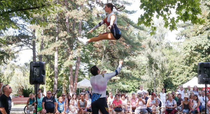 Családi délután a Csónakázó-tó szigetén