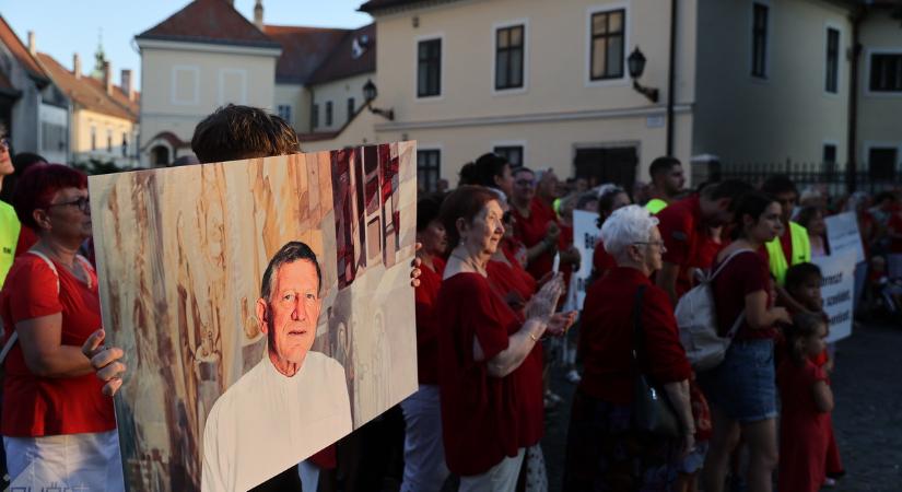 Benkovich Ferenc atya mellett tüntetéssel is kiálltak hívei