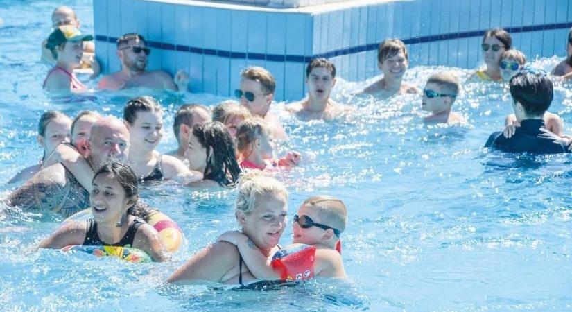 Ilyen minőségű vízben strandolhatnak a tiszaújvárosiak