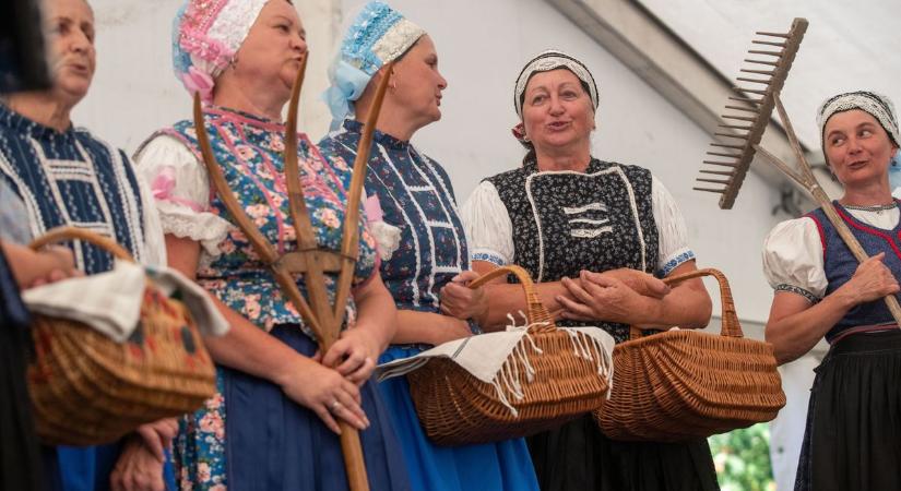 Falunap a városban: hagyományőrzők és szlovákok ünnepeltek fotók, videó