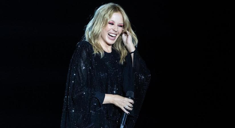 Megtudtuk: Kylie Minogue betegen lépett fel a Szigeten! A koncert előtt kerestek neki gyógyszert