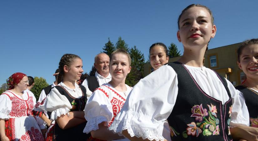 Középpontban a népi örökségük, nem feledik hagyományaikat