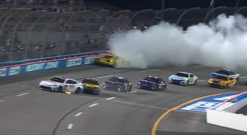 NASCAR: Ellenfeleit kiütve nyert és jutott rájátszásba a futam előtt még 32.-ként jegyzett Austin Dillon