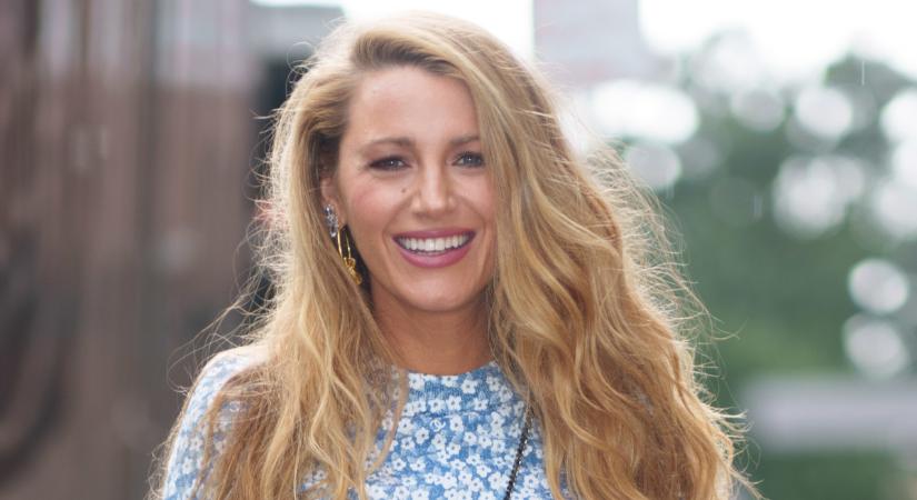 A hét szettje: Blake Lively retró szettben sütötte el az új farmertrendet, csodásan fest benne