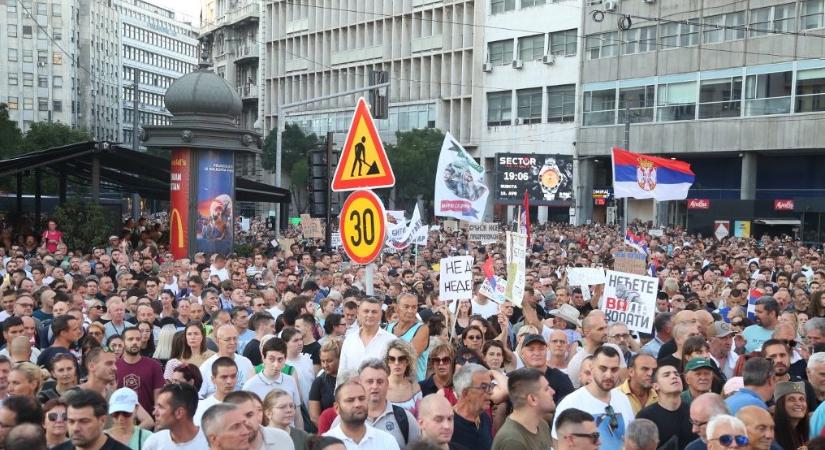 Vucsics szerint szóltak neki az oroszok, hogy puccs készül, pedig ő maga hagyta jóvá a bányát, ami ellen most tömegek tüntetnek