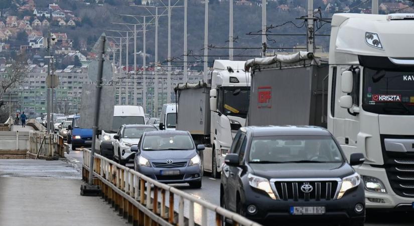 Folytatódik a sebességellenőrzés: jelentősen csökkent a gyorshajtók száma az Árpád hídon