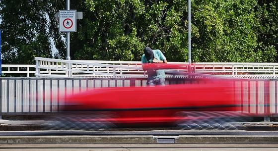 A rendőrség szerint jelentősen csökkent a gyorshajtók száma az Árpád hídon