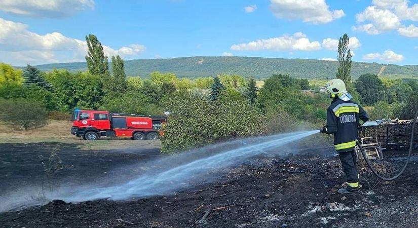 Szabadtéri tüzekhez siettek a tatabányai 4x4-esek