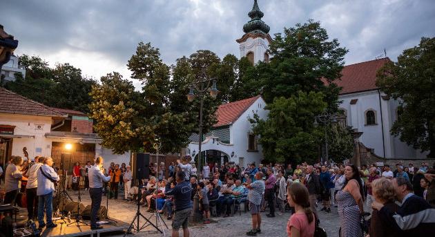 Templomsétákkal és kiállításokkal várja az érdeklődőket a Szentendrei Nyitott Templomok Hétvégéje