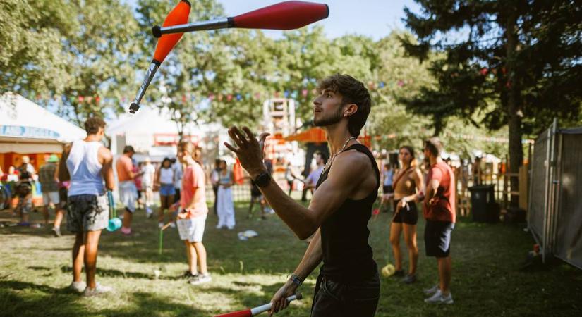 Zsonglőrmutatványok a napsütésben – programajánló a Sziget hatodik napjára