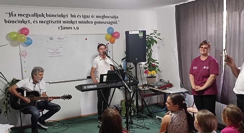 Bibliai gyermekhét és evangelizáció a Glória Ifjúsági Központban - „Nézzük fel Jézusra!”