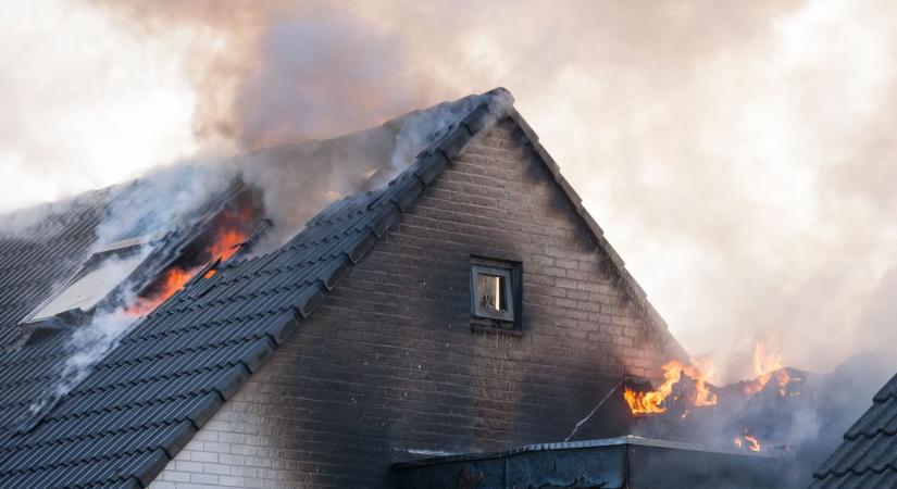 Kigyulladt egy lakóház Harsányban