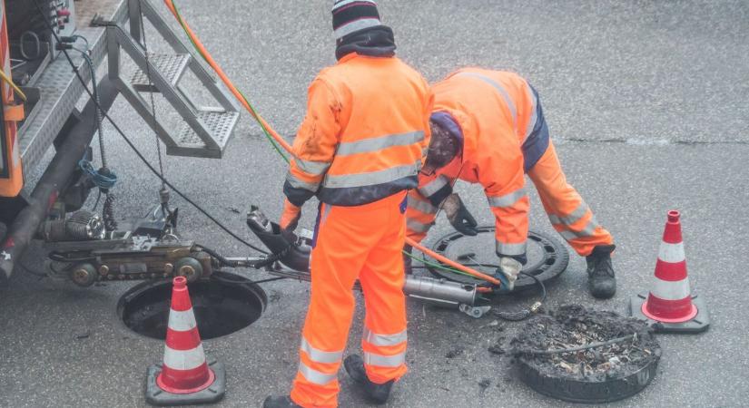 Folyamatos a csatornarongálás Kőteleken, veszélybe kerülhet a víz