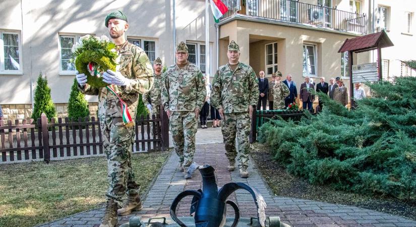 A tragikus aknavetőcső-robbanásra emlékeztek