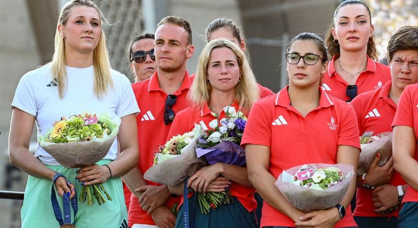 Olimpia: több száz fős szurkolótábor fogadta a hazatérő sportolóinkat fotók