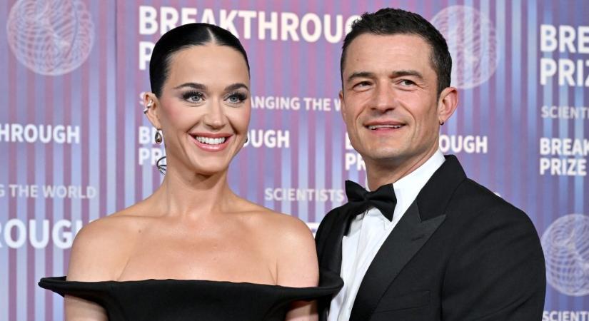 Katy Perry és Orlando Bloom ejtőernyő nélkül ugrottak ki egy helikopterből