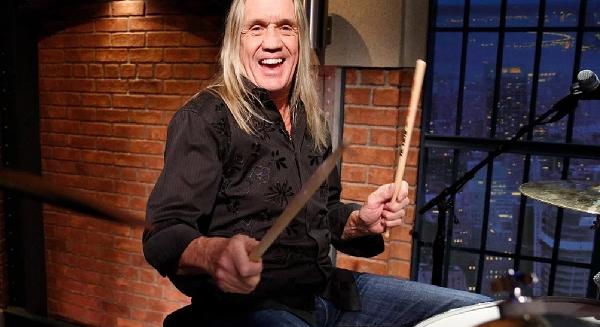 Nicko McBrain: "a The Trooper-t nem tudom úgy játszani, mint a stroke-om előtt"