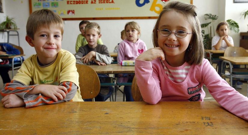 Támogatást kapnak a szlovákiai magyar diákok