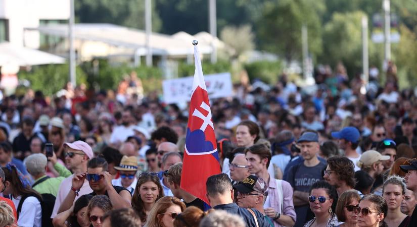 Forgalomkorlátozásra kell számítani a délutáni pozsonyi tüntetés miatt