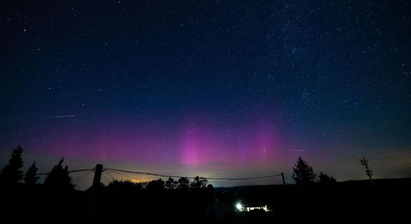 A Perseidák meteorraj mellé sarki fény érkezett