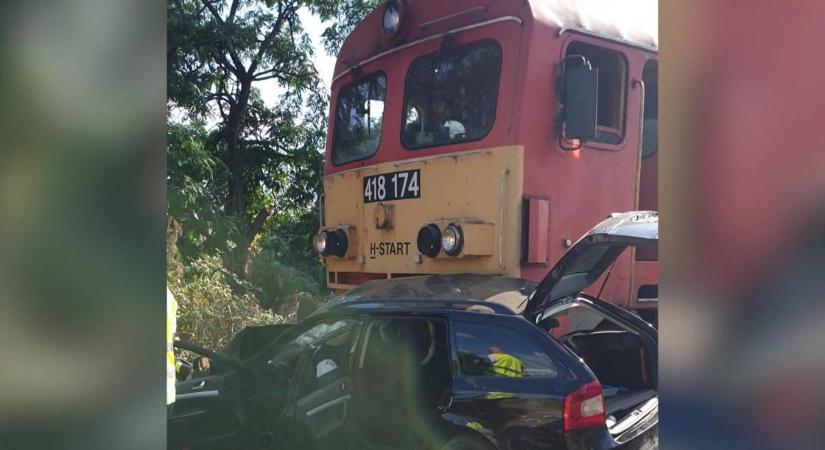 Sokkoló baleset Nyírbátorban: az apa a 8 éves kislányával hajtott a vonat elé, a gyerek élet-halál között – videó