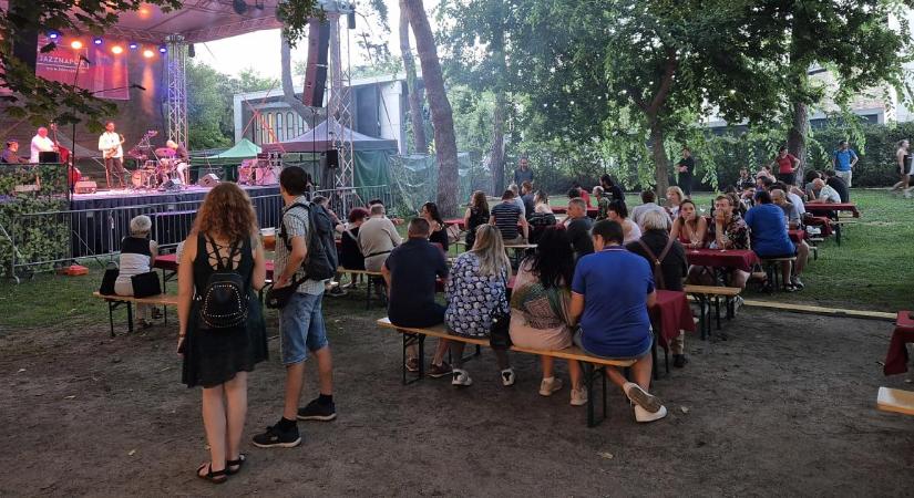 Rekordot döntött a Debreceni Bor- és Jazznapok: csaknem kilencezren látogattak ki a Békás-tó partjára