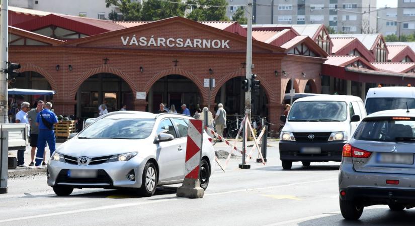 Vízhálózatcsere zajlik Szolnok belvárosában, nem mindegy merre vezetünk – galériával, videóval