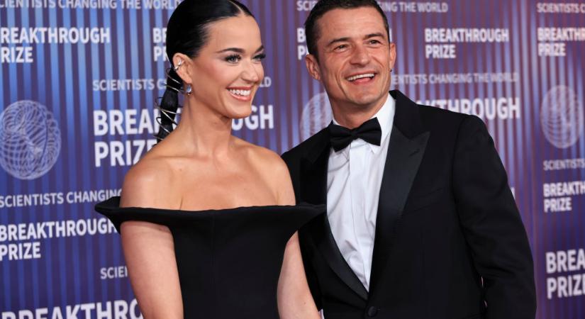 Katy Perry és Orlando Bloom helikopterből ugrottak az óceánba, miután Bezos szuperjachtján buliztak