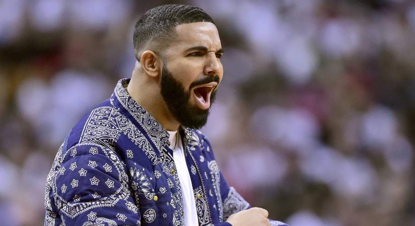 Drake 14 milliárd forintos adománnyal mentett meg egy olasz focicsapatot