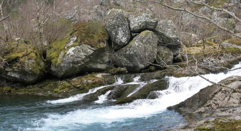 Fotót akart készíteni a tájról, folyóba zuhant és meghalt egy 13 éves magyar fiú Norvégiában